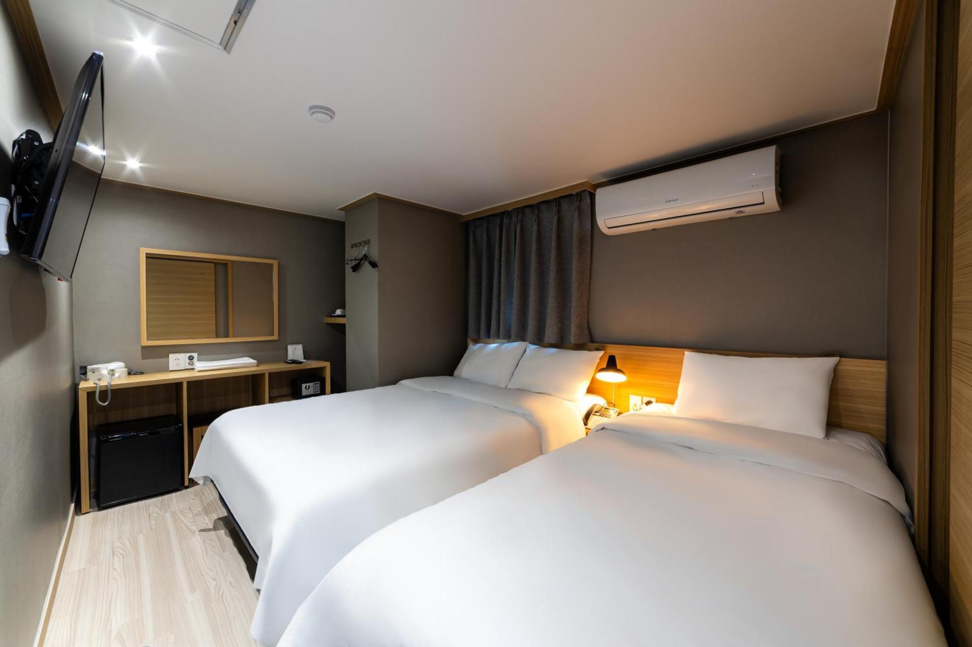 Hotel About